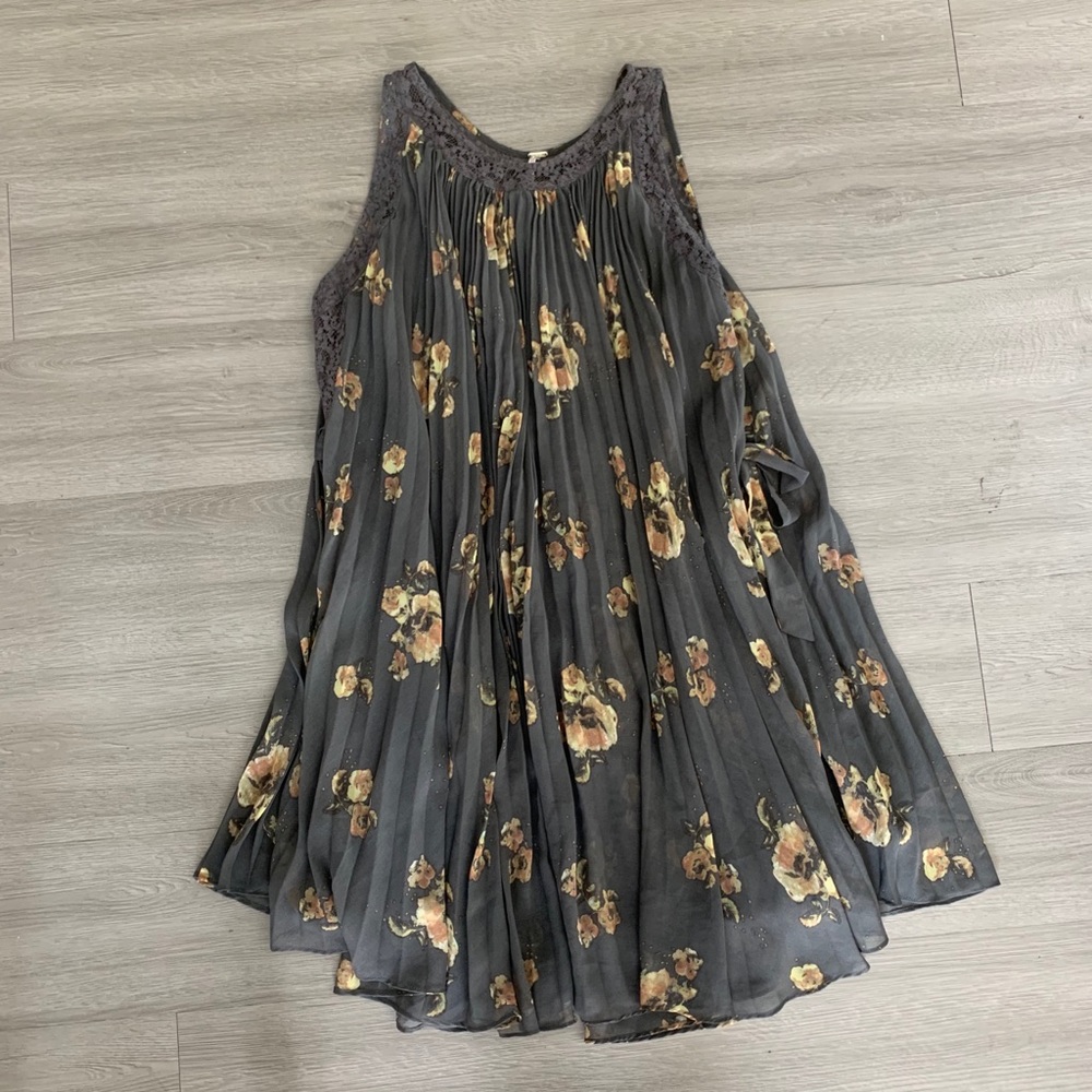 Free People Grey Trapeze Flowey Dress w Floral